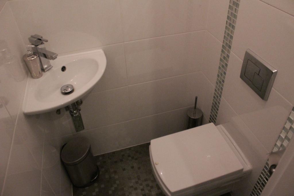 Apartman Relax So Saunou A Jakuzzi Namiestów Zewnętrze zdjęcie