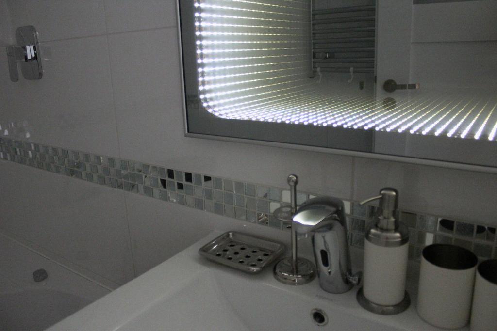 Apartman Relax So Saunou A Jakuzzi Namiestów Zewnętrze zdjęcie
